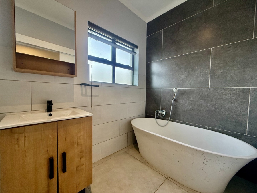 To Let 3 Bedroom Property for Rent in Melodie North West